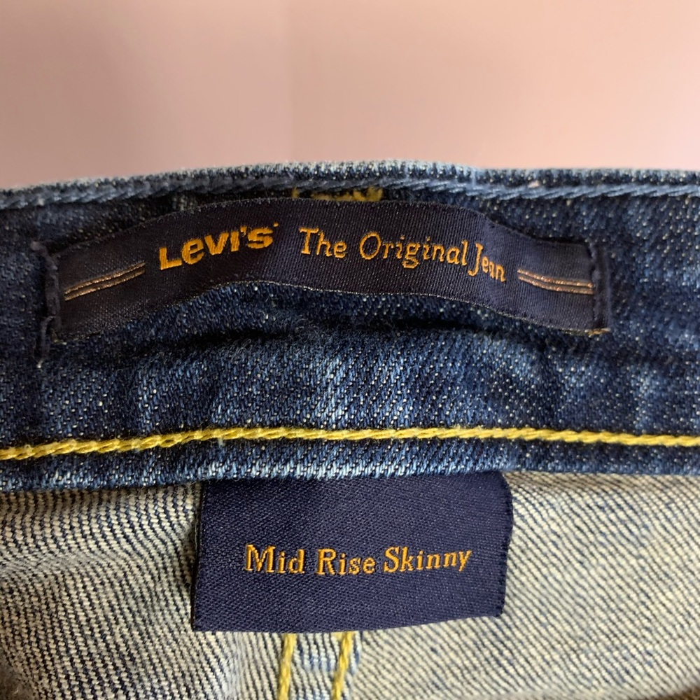 LEVIS MID RISE SKINNY JEAN DARK WASH EUC SZ8 - Picture 6 of 8